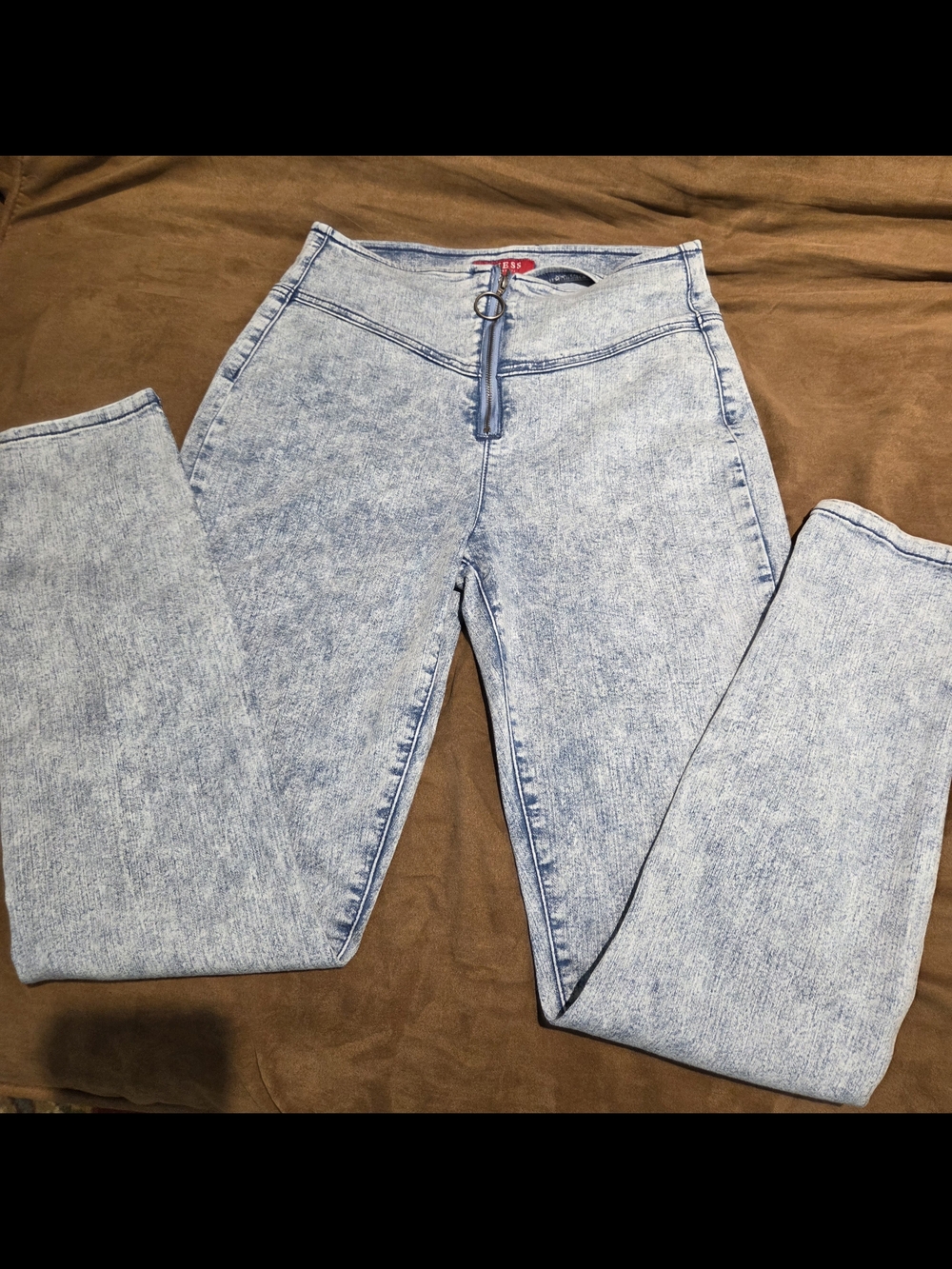 Guesd High-Rise Light Wash Women’s Jeans with Front Zip